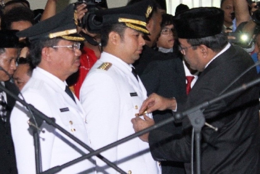 Wali Kota Tangerang, Arief R Wismansyah (tengah).