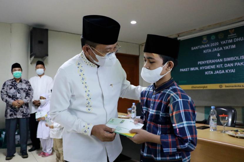 Wali Kota Tangerang Serahkan Santunan untuk Anak Yatim