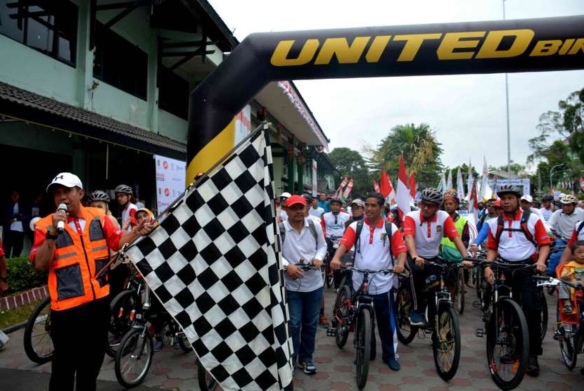  Wali Kota Yogyakarta, Haryadi Suyuti, membuka gelaran Gowes Pesona Nusantara 2018 di Balai Kota Yogyakarta.