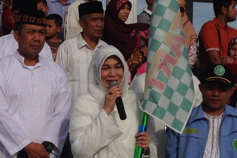 Walikota Banda Aceh, Illiza Sa'aduddin Djamal membuka Pawai Tahun Baru Islam
