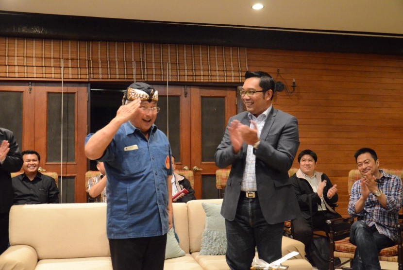 Walikota Bandung Ridwan Kamil disabut hangat oleh Khun Chai Disnadda Diskul, kerabat Raja Thailand di Doi Tung, Chiang Rai, Thailand