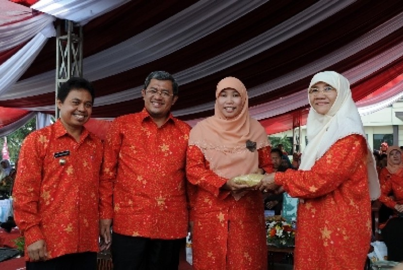 Walikota Depok Nurmahmudi Ismail (kiri) bersama Gubernur Jawa Barat Ahmad Heryawan.