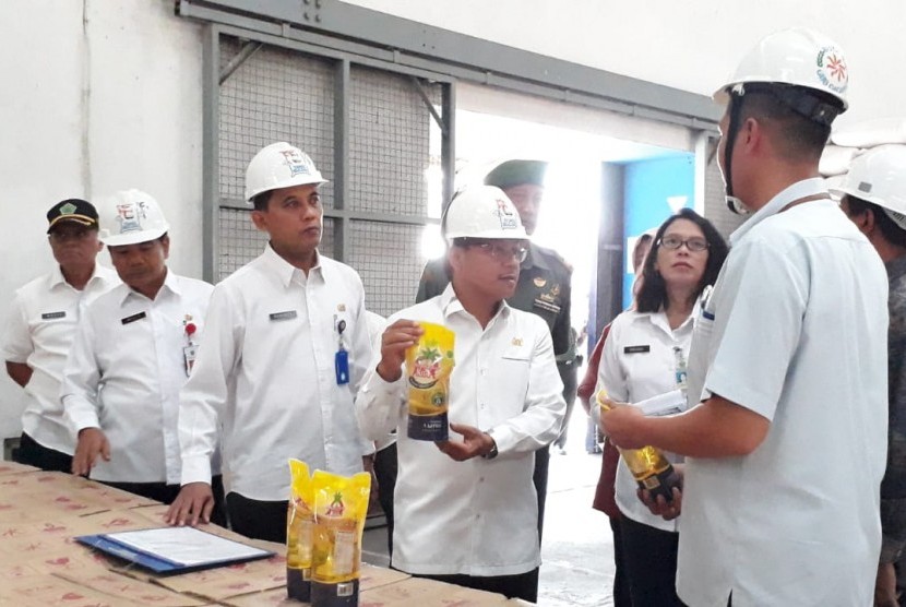Walikota Malang, Sutiaji melakukan inspeksi mendadak (sidak) ke sejumlah pasar, distributor dan kantor bulog, Rabu (7/5). 