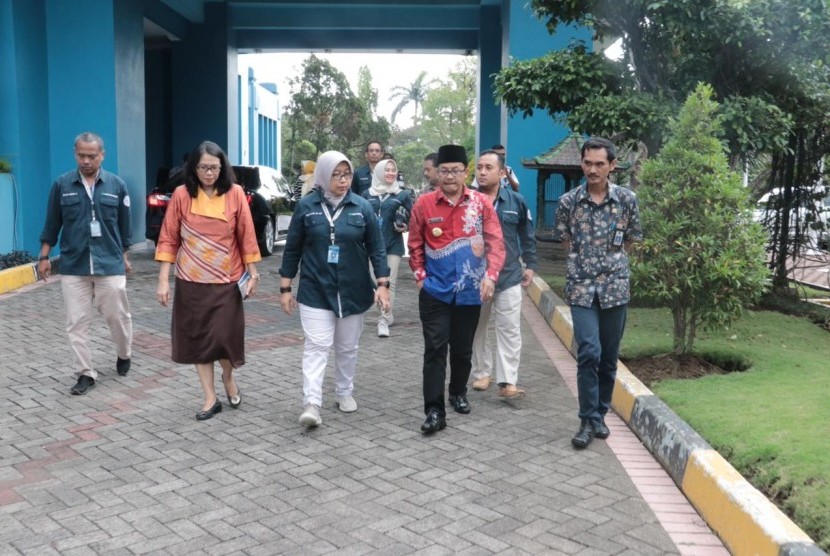 Walikota Malang, Sutiaji mengunjungi Kantor PDAM Kota Malang, Jumat (9/11). 