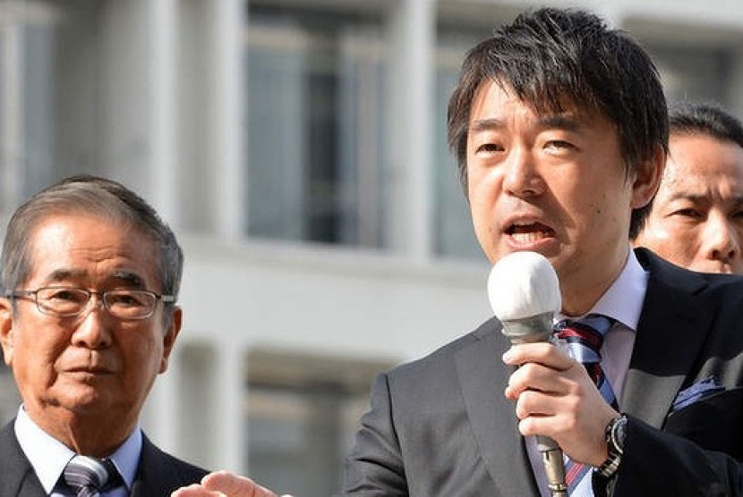 Walikota Osaka, Toru Hashimoto (kanan)