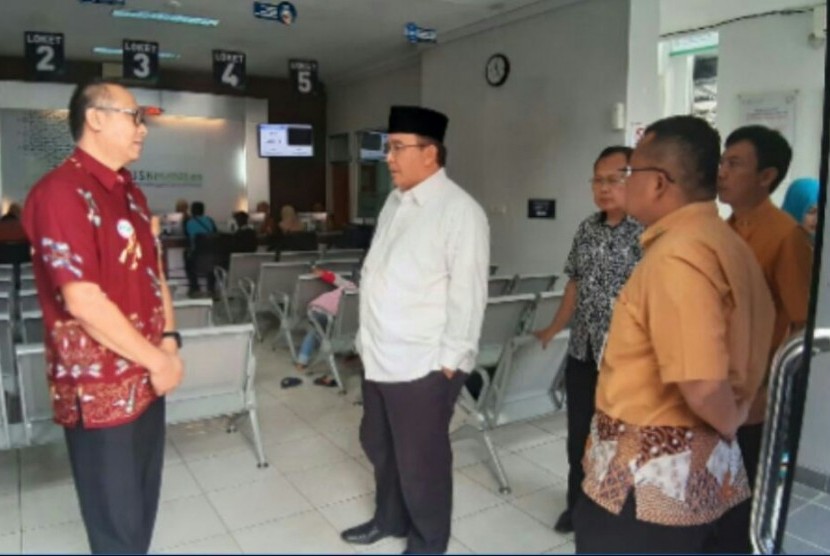  walikota Tasikmalaya beserta jajarannya langsung disambut dengan baik oleh Kepala BPJS Kesehatan Cabang Tasikmalaya Agus Ramlan ketika berkunjung ke kantor BPJS Tasikmalaya, Jumat (21/2). 