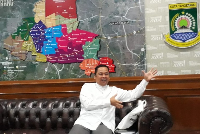 Walikota (Walkot) Tangerang Arief Rachadiono Wismansyah menerima kunjungan perwakilan Republika di kantornya pada Jumat, (8/11). 