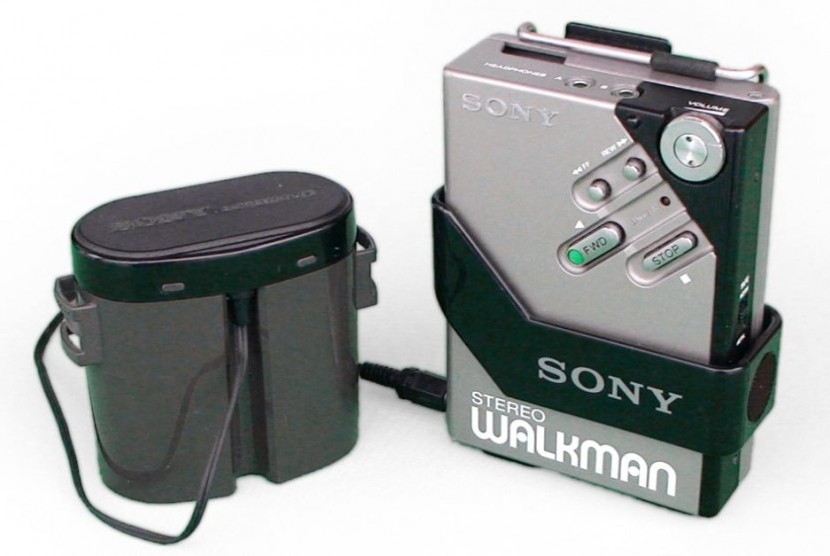 Walkman Sony membuat orang bisa mendengarkan musik di manapun mereka mau. (ilustrasi)