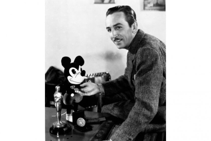 Mickey Mouse dan Walt Disney.