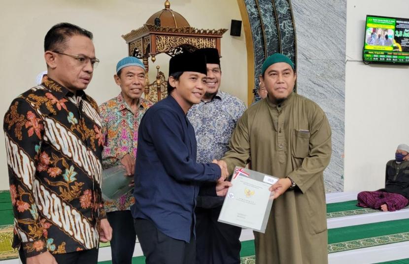 Wamen ATR/BPN Raja Juli Antoni di Masjid Al Jihad Bumi Rengganis, Balikpapan Kalimantan Timur, pada Kamis 13 April 2023. 
