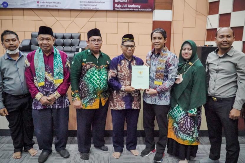 Wamen ATR/BPN Serahkan Sertifikat Tanah SD Muhammadiyah 9 Banjarmasin