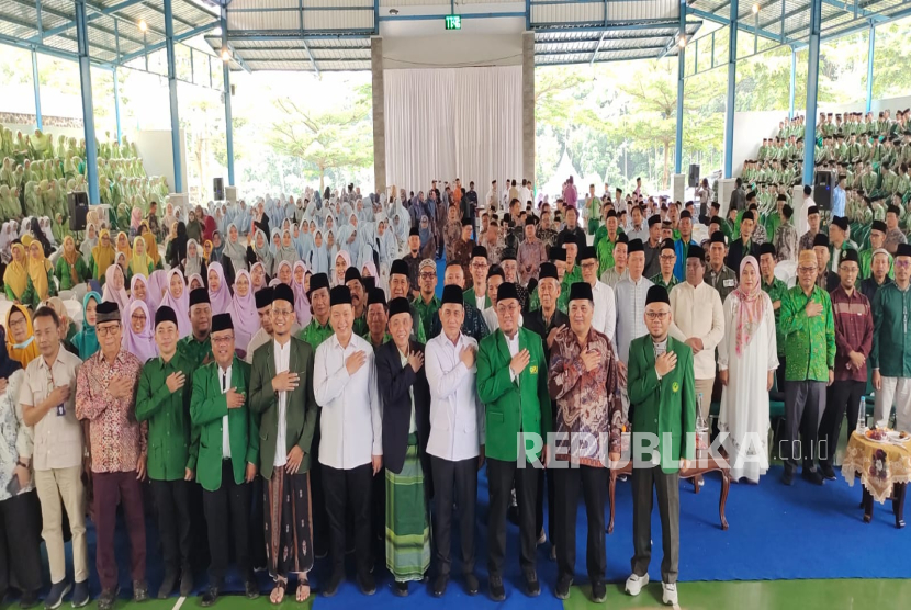 Wamenag RI, Romo Muhammad Syafii, melakukan kunjungan ke Pesantren Santi Asromo, Majalengka, Ahad (23/2/2025). 