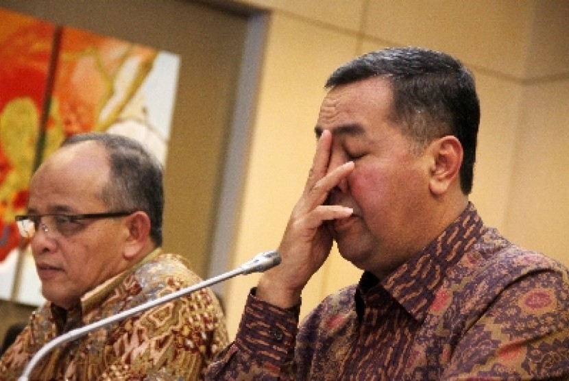 Wamendikbud Bidang Pendidikan Musliar Kasim (kanan), bersama Kepala Balitbang Kemdikbud Furqon melakukan konferensi di Kemdikbud, Jakarta Pusat, Selasa (15/4). 