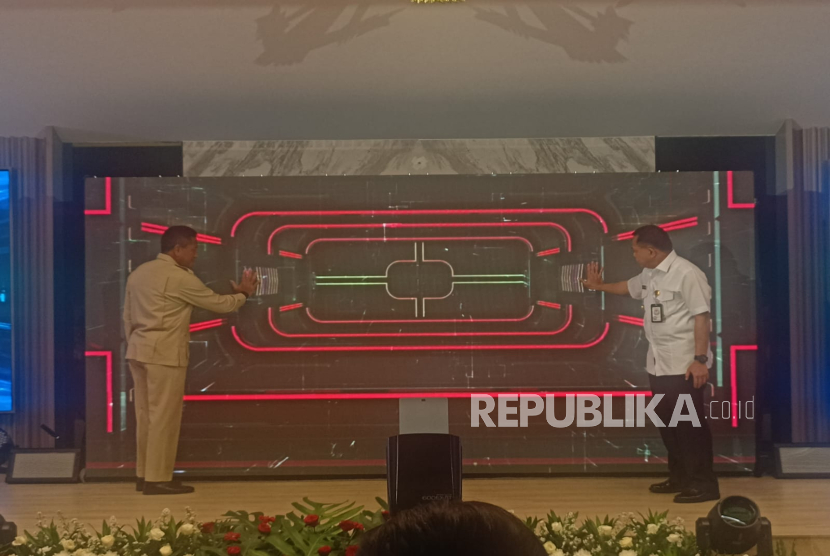 Wamenhan Donny Ermawan Taufanto dan Kabadiklat Kemenhan Mayjen Zainul Arifin meresmikan Penggunaan Theater Merah Putih dan Launching Aplikasi One Klik Badiklat di Pusdiklat Tekfunghan Badiklat Kemenhan di Jakarta Pusat, Rabu (8/12/2025). 