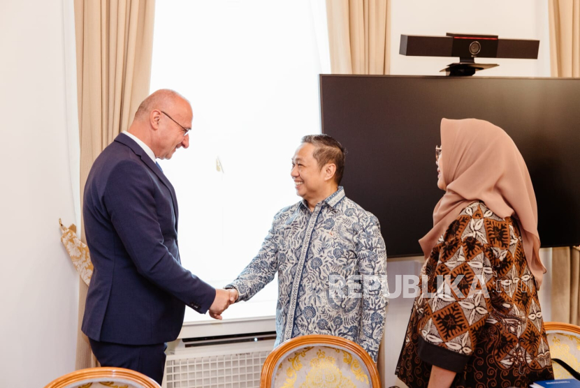 Wamenlu RI Anis Matta dan Menlu Kroasia Gordan Grlic-Radman di Zagreb, Senin (7/7/2025).