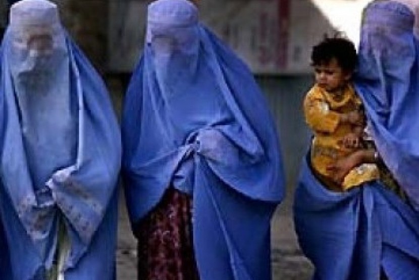 Taliban Berkuasa Lagi, Bagaimana Aturan Burqa Saat Ini?. Foto: Wanita dengan mengenakan burqa. (ilustrasi)