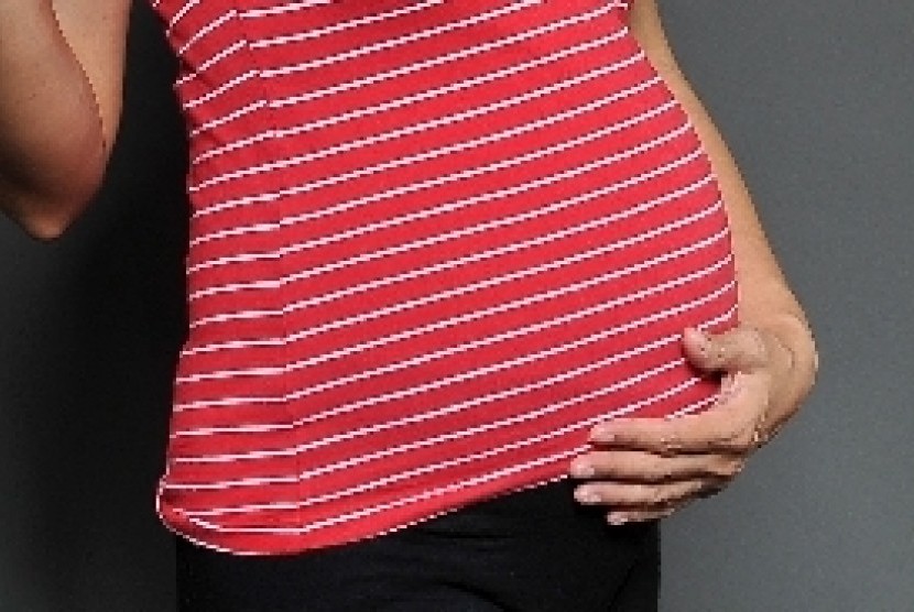 Anak di bawah umur hamil akibat kasus pencabulan. (ilustrasi).