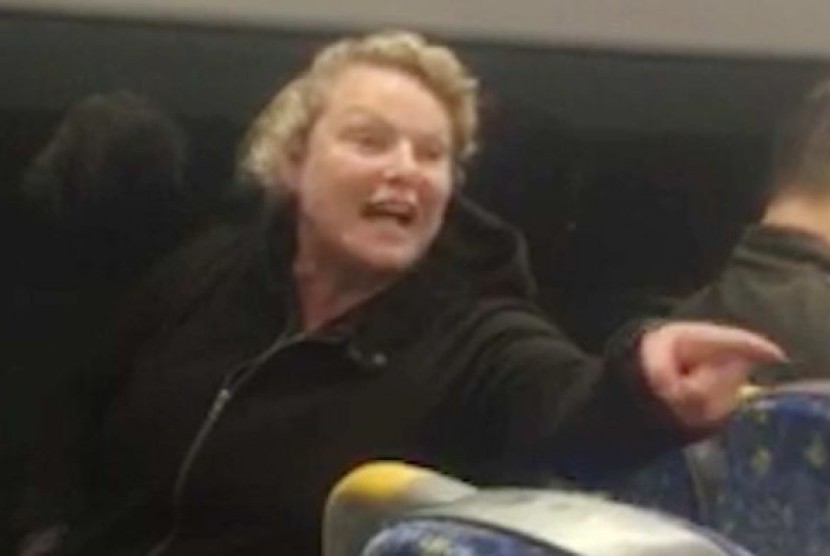 Wanita ini mengeluarkan kemarahan rasis terhadap penumpang Asia di kereta di Sydney.