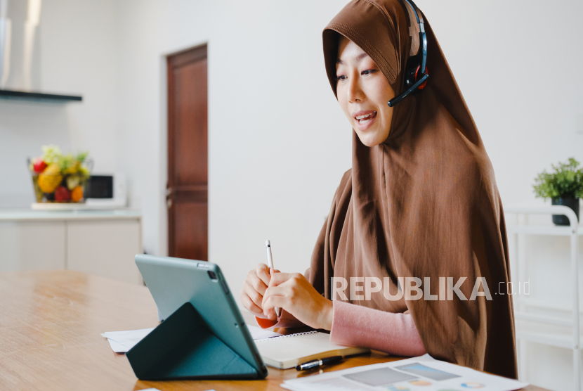 Risiko Ganda Perempuan Terkait AI: Pekerjaan Hilang, Skill Kurang Dikuasai