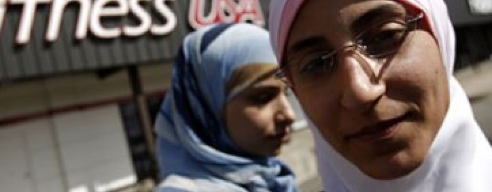 Wanita Muslim berjilbab di AS