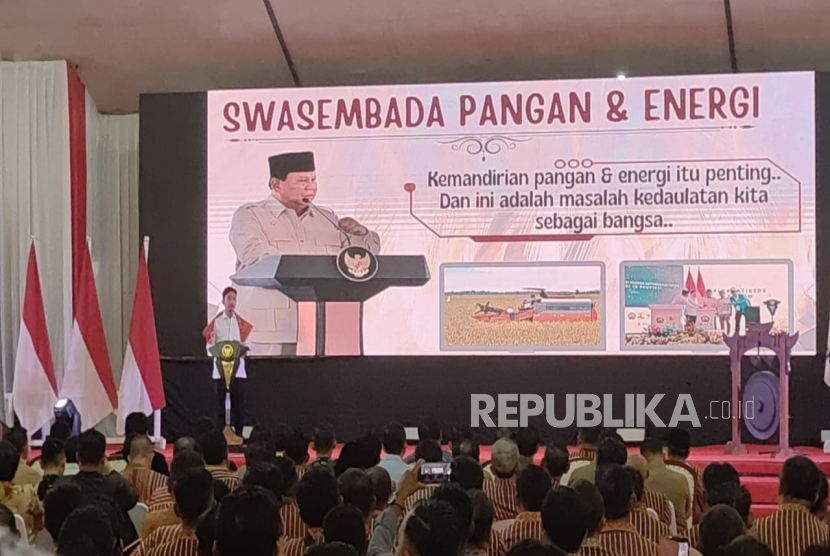 Wapres Gibran Rakabuming Raka menyampaikan pidato dalam Musyawarah Keluarga Besar Mamre GBKP di Kabupaten Deli Serdang, Sumatra Utara, Kamis (28/8/2025)..
