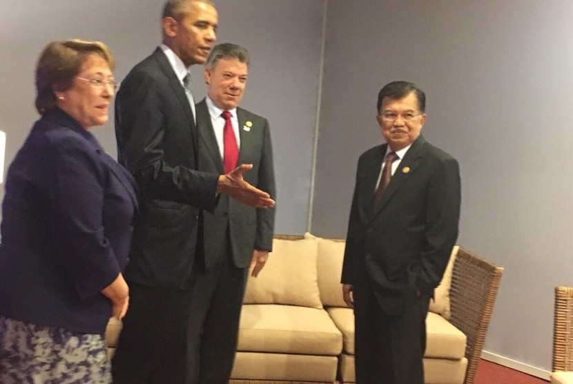 wapres jusuf kalla bertemu Presiden Amerika Serikat, Barack Obama di APEC Business Advisory Council (ABAC) di Manila, Filipina 