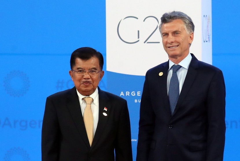 Wapres Jusuf Kalla disambut Presiden Argentina Mauricio Macri saat menghadiri pembukaan KTT G20, di Buenos Aires, Argentina, Jumat (30/11/2018).