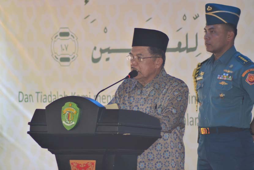 Wapres Jusuf Kalla memberikan kata sambutan saat peresmian Munas IV Hidayatullah di Balikpapan, Kalimantan Timur, Sabtu (7/11).