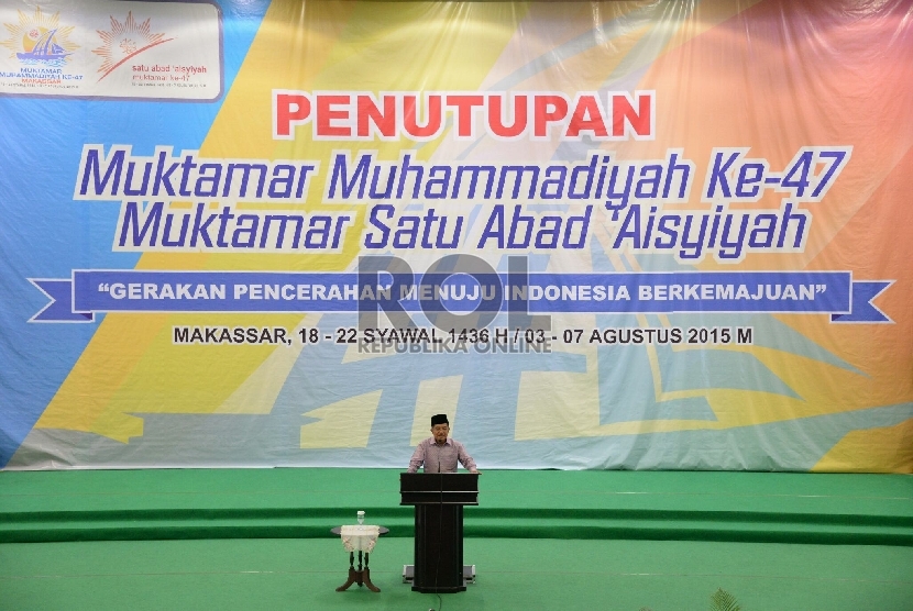 Wapres Jusuf Kalla memberikan sambutan pada penutupan Muktamar Muhammadiyah ke 47 dan Muktamar Satu Abad Aisyiyah di Kampus Unismuh, Makasar, Sulsel, Jumat (7/8). 