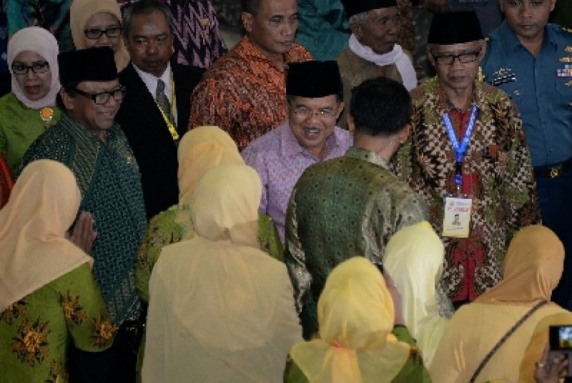 Wapres Jusuf Kalla pada penutupan Muktamar Muhammadiyah ke-47 dan Muktamar Satu Abad Aisyiyah di Unismuh, Makassar, Jumat (7/8).