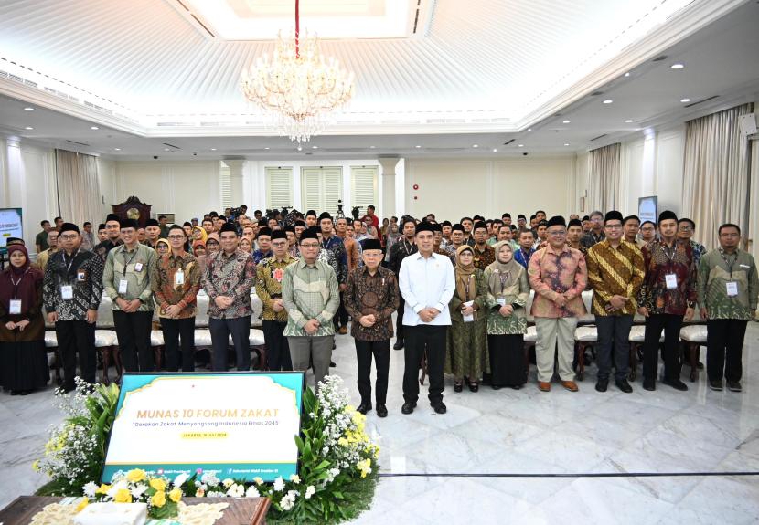 Wapres Maruf Amin bersama pegiat zakat.