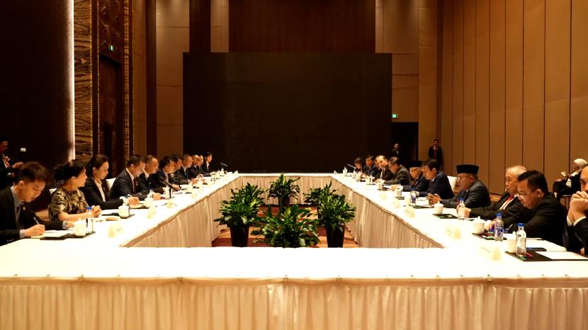 Wapres Maruf Amin dalam pertemuan dengan 10 orang CEO dan General Manager (GM) pengusaha dari Fujian, Tianjin dan Shanghai, China.