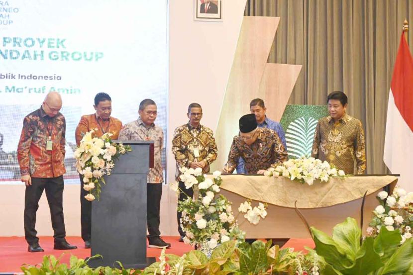 Wapres Maruf Amin saat meresmikan proyek milik Citra Borneo Indah (CBI) Group di Kecamatan Arut Selatan, Kabupaten Kotawaringin Barat, Kalteng, Rabu (25/10/2023).