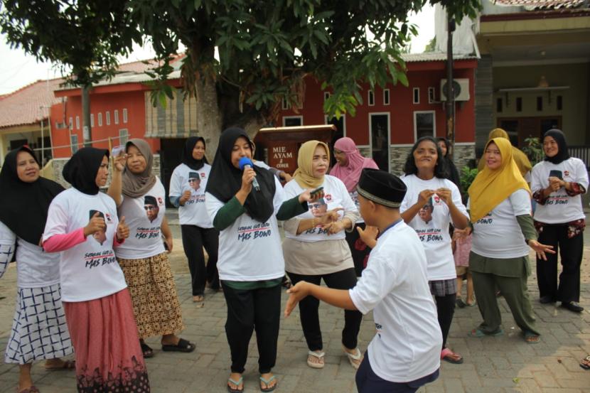 Warga antusias mengikuti sejumlah kegiatan bersama Relawan Mas Bowo. 