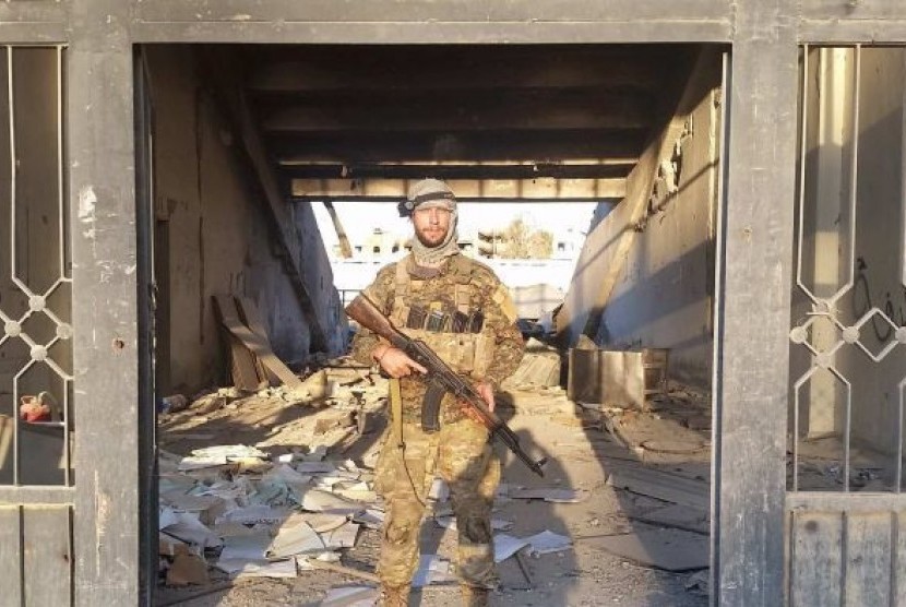 Warga Australia Jamie Williams di stadion sepak bola di Raqqa, yang digunakan sebagai basis dan ruang penyiksaan ISIS.