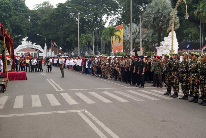 Warga Banten yang tergabung dalam Front Masyarakat Banten Anti-ISIS (F-MBAI) melakukan aksi dan deklarasi gerakan menolak Negara Islam Irak dan Suriah (ISIS).