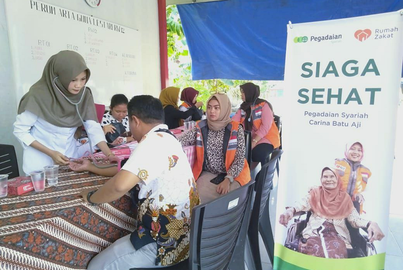 Warga Batam antusias datang ke layanan kesehatan gratis Rumah Zakat.