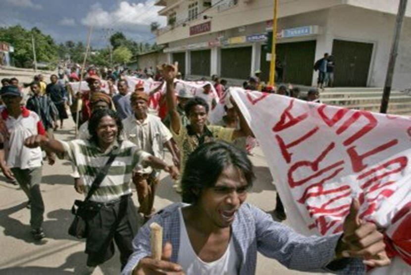 Warga eks Timor Timur menuntut pemerintah pusat secepatnya mencairkan dana bantuan korban bencana sosial (ilustrasi) 