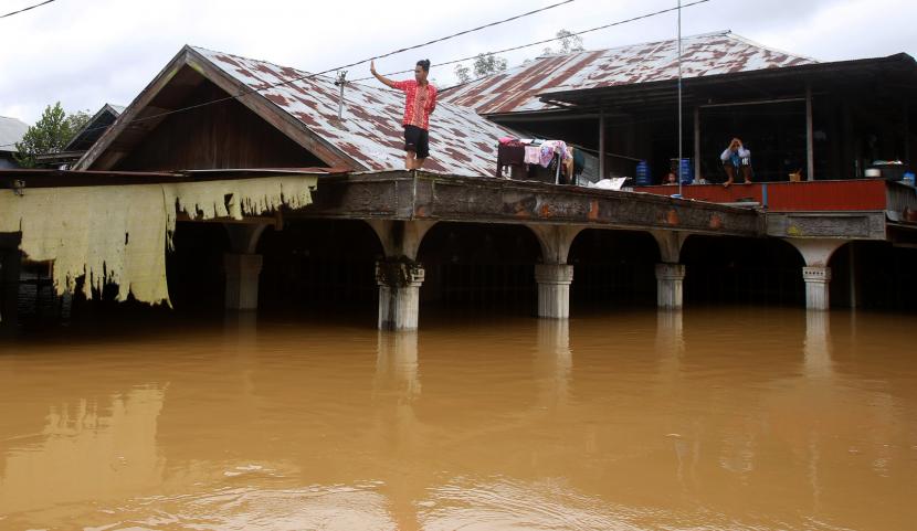 Banjir di Desa Pengaron, Kabupaten Banjar, Kalimantan Selatan beberapa waktu lalu (ilustrasi). Sebanyak 46 bencana alam terjadi dalam sepekan terakhir.