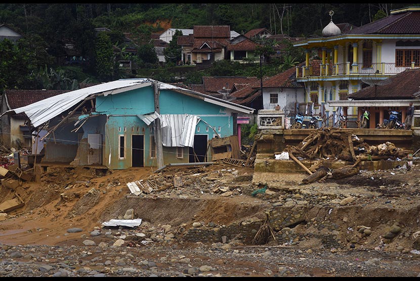 Badan Penanggulangan Bencana Daerah (BPBD) Kabupaten Rejang Lebong, Provinsi Bengkulu, saat ini tengah melakukan pemetaan titik-titik rawan bencana di daerah itu (Ilustrasi Bencana Longsor)