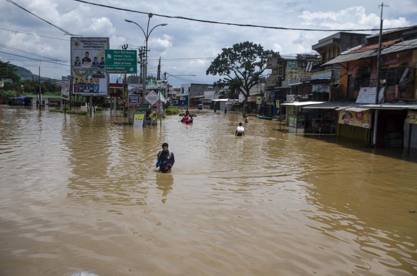 Tiga Kecamatan di Kabupaten Bandung Masih Terendam Banjir ...