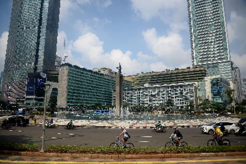 Kawasan Bundaran Hotel Indonesia, Jakarta, Ahad (15/3). Terpukul pandemi Covid-19, pengusaha hotel-restoran di Jakarta harapkan keringanan.