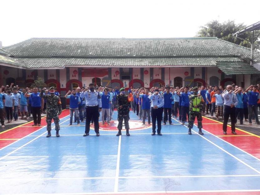 Warga binaan Lapas  Kelas IIB Sukabumi mendapatkan wawasan kebangsaan dari Kodim 0607 Kota Sukabumi, Senin (21/9)