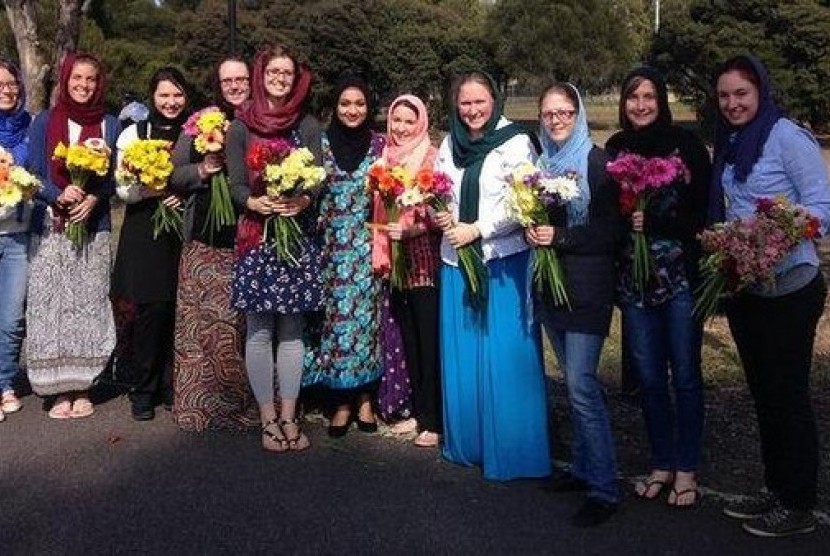 warga Canberra, Australia menggelar aksi dukungan terhadap komunitas Muslim Australia. 