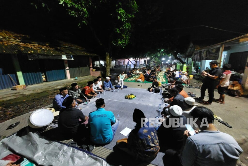 Puluhan Tahun Menanti Perbaikan, Warga Gelar Syukuran Jalan Desa Akhirnya Mulus