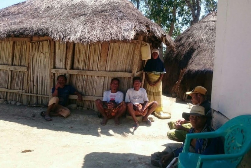 Warga Desa Oeue di NTT butuh listrik.