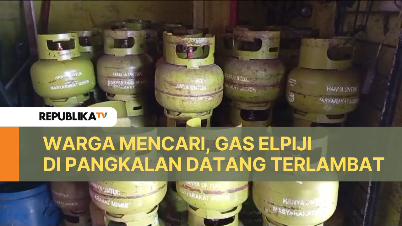 Warga di Bandung alami kesulitan mencari gas elpiji 3 kilogram sementara stok gas elpiji datang terlambat ke pangkalan.