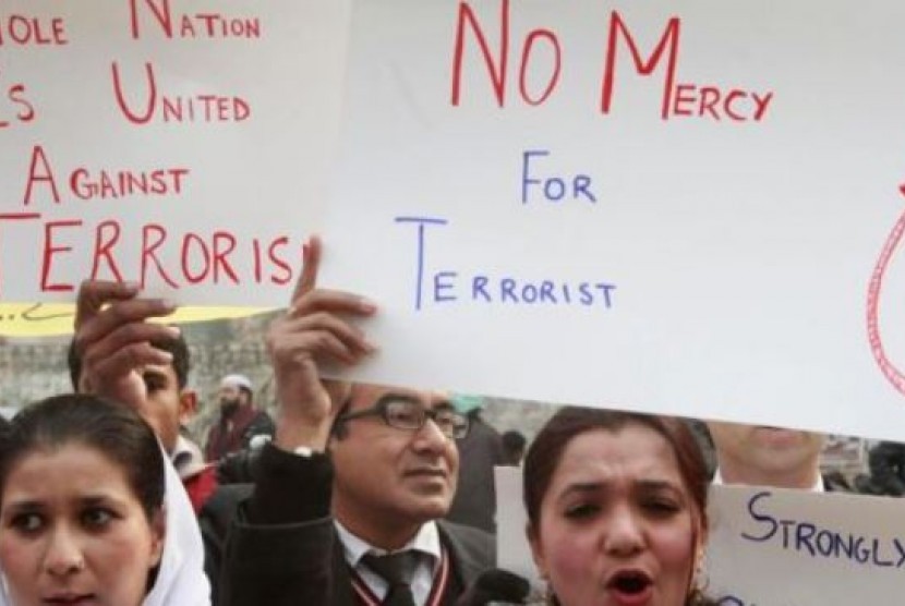 Warga di Pakistan menggelar demo mendukung eksekusi kelompok teror.