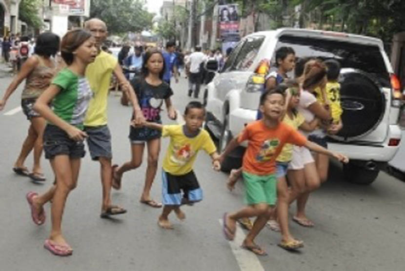 Warga Filipina berhamburan keluar ketika kota mereka dilanda gempa / Ilustrasi 