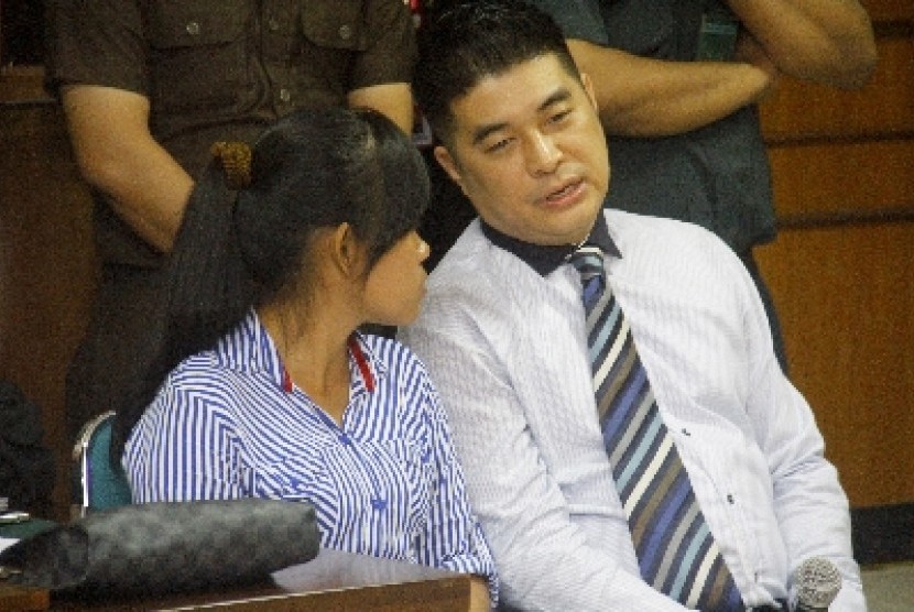 Warga Filipina terpidana hukuman mati kasus penyelundupan narkoba jenis heroin, Mary Jane Fiesta Veloso (kiri).